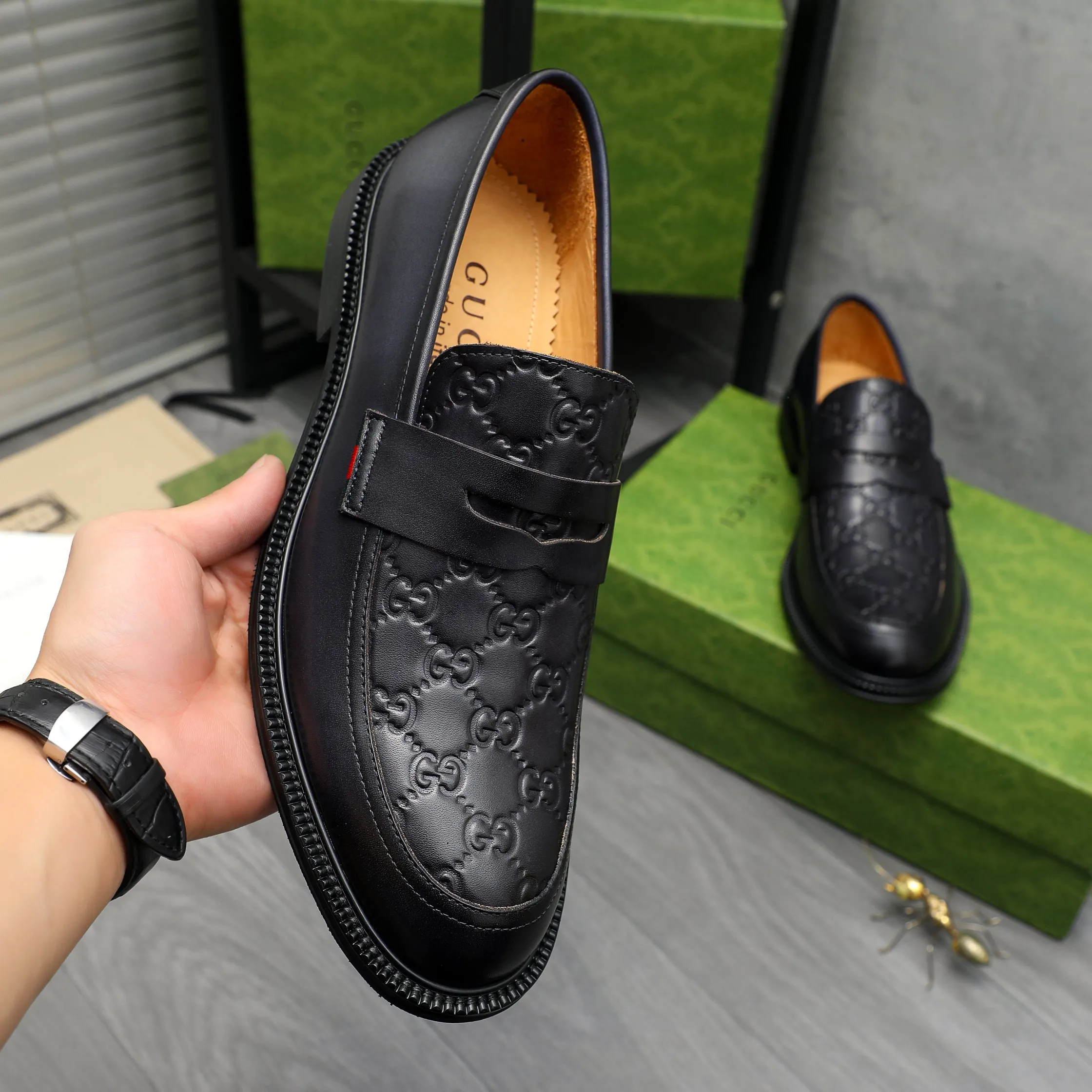 Men's shoes 💰p500 Product trademark: GUCCI "Gucci" business slip-on leather shoes Regular size: 38-46 (38.45.46 custom-made, non-returnable) Product materials: Selected cowhide embossed upper, cowhide lining, original rubber outsole